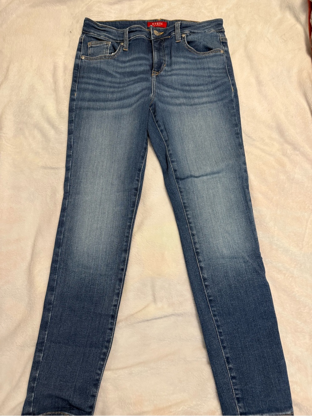 👖 GUESS Women’s Slim-Fit Jeans – Size 29 |